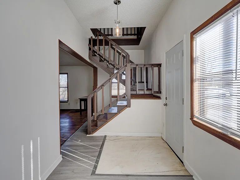 3801 Cresswell Ave — Photo 6