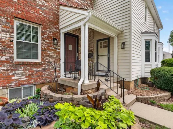 6811 N Askew Cir, Kansas City, MO 64119
