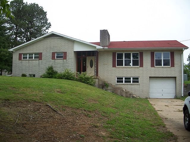 190 Crazy Doe Rd, Lexington TN