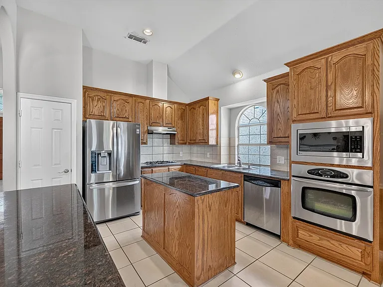 358 Fairlanding Ave — Photo 6