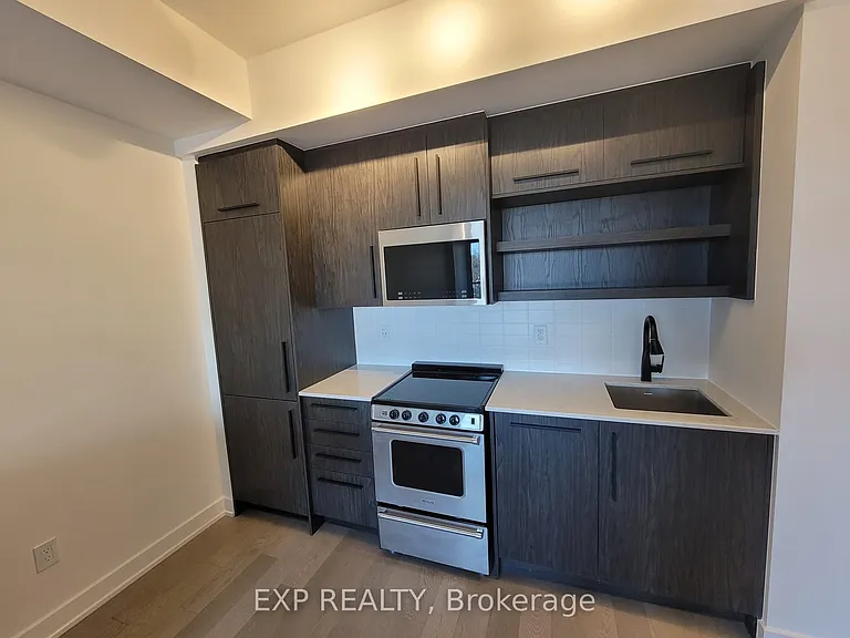 560 Rideau St #407 — Photo 4