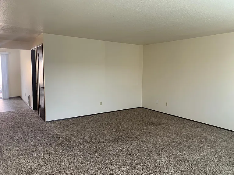 903 S 42nd Ave #B — Photo 1