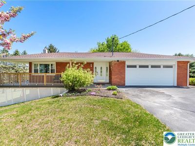 400 S Hokendauqua Dr, Northampton, PA, 18067