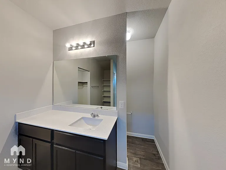 10808 Seguin St — Photo 7