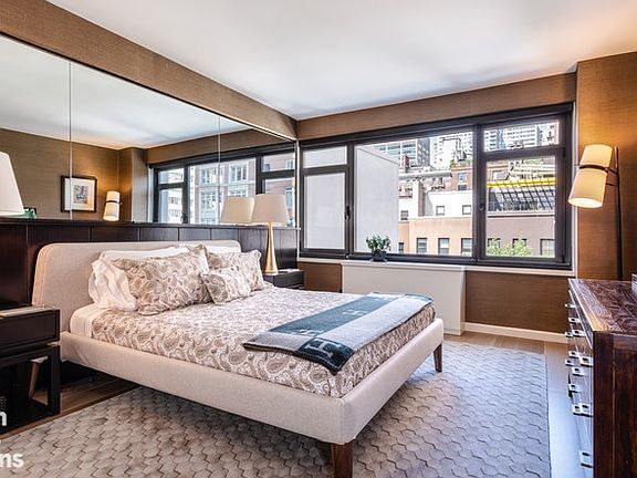 5th image of 160 E 65th St APT 4-D