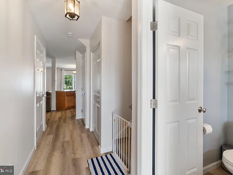 537 Brookwood Dr — Photo 3