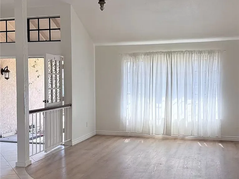 1360 N Hacienda Dr — Photo 2
