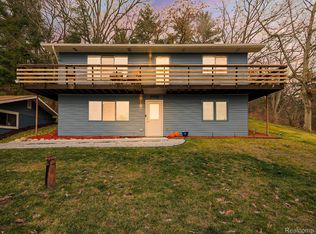 9900 S Big School Lot Lake Rd, Holly, MI 48442