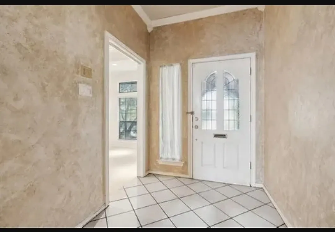 Foyer - 901 Clemson Ct