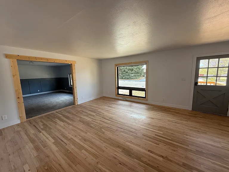 2514 Newton Ave — Photo 4
