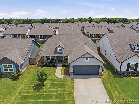3rd image of 3613 E Rockport Pl