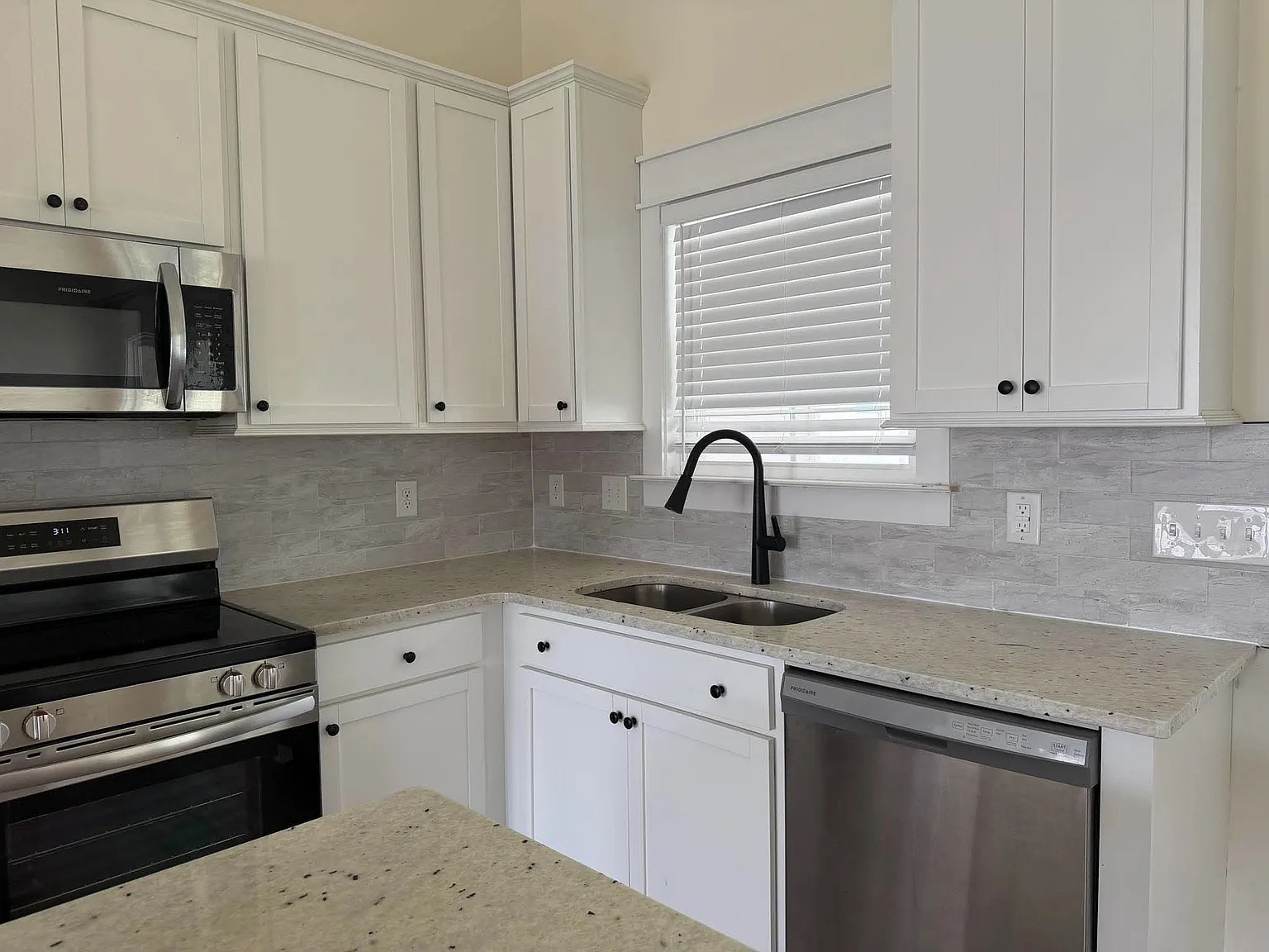 3 bed, 1500 sqft, $2,450 — Photo 3