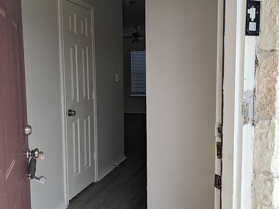 2nd image of 9927 Bilbrook Pl #B