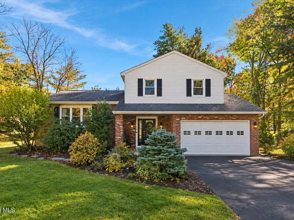 403 Ridgehill Road, Schenectady, NY 12303
