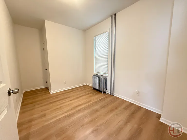 1022 Logan Ave #1 — Photo 6