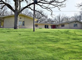 4N637 Pheasant Run Dr, St Charles, IL 60175