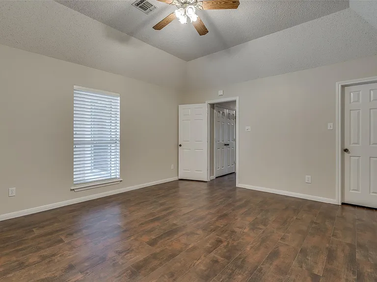 2460 Pebblebrook Cir — Photo 16