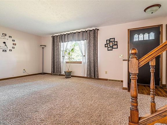 5th image of 523 Netherwood Ave NW