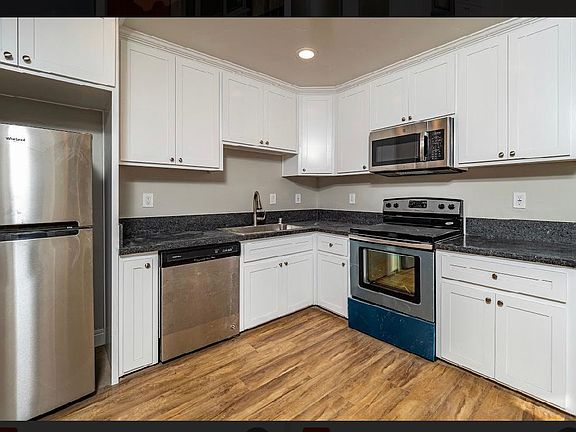 4th image of 4146 Broadway #130