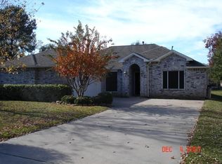 9975 Twin Shores Dr, Willis, TX 77318