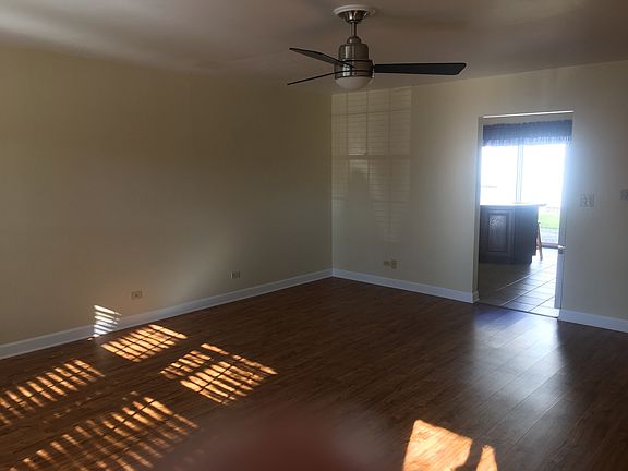 3rd image of 1289 Yorkshire Dr