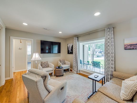 4th image of 141 E EDGEWOOD PL