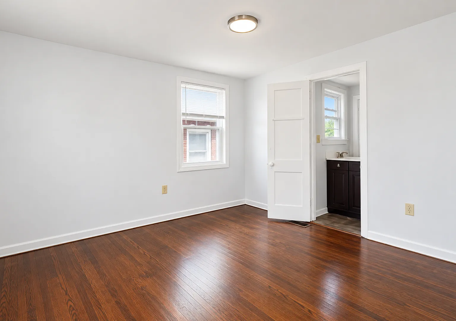 2309 Tilbury Ave — Photo 3