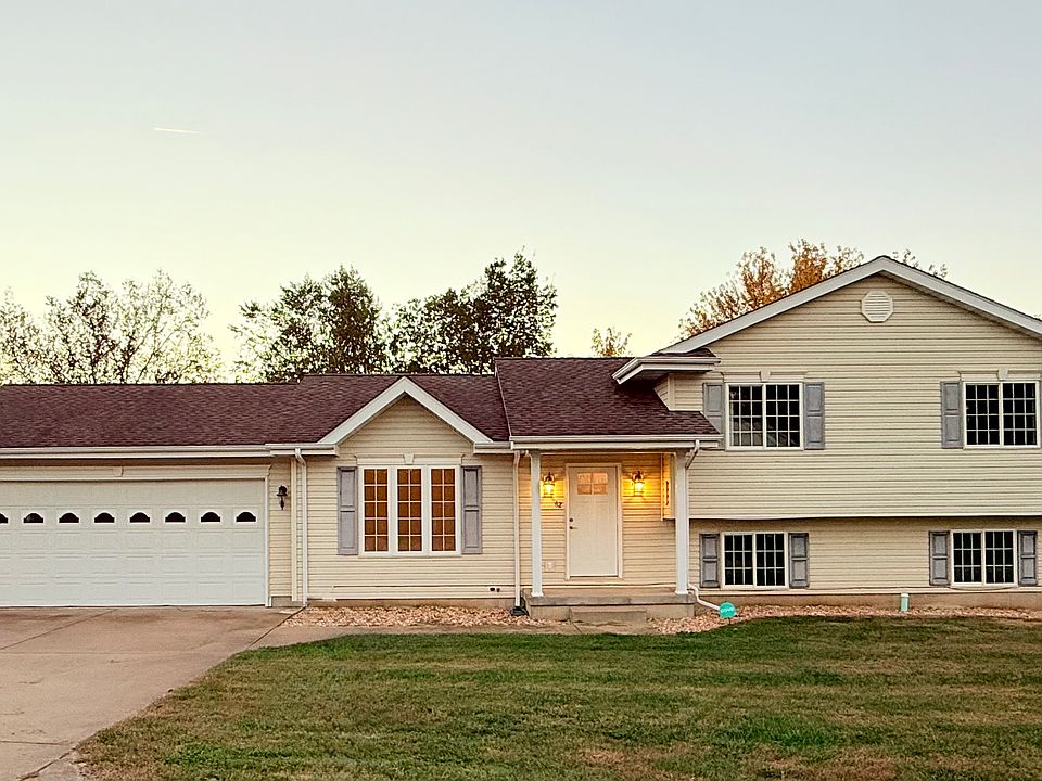 1st image of 62 Fox Dr