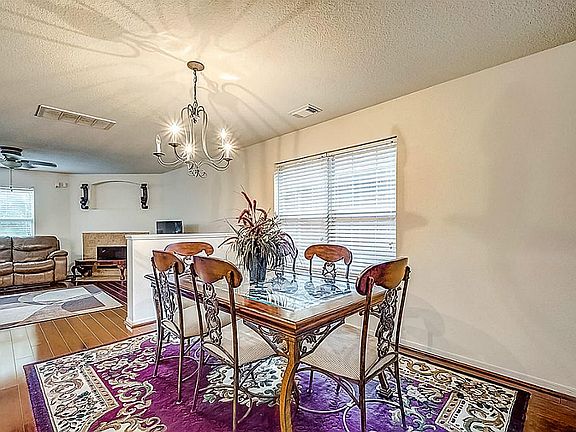 5th image of 17439 Hoover Gardens Dr