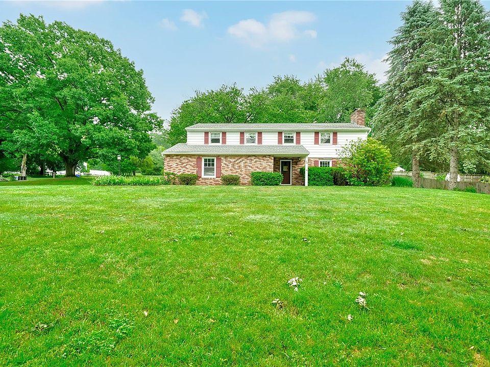 1st image of 16 Red Barn Cir