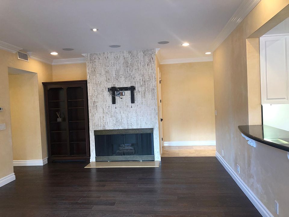 LIVING ROOM EAST VIEW