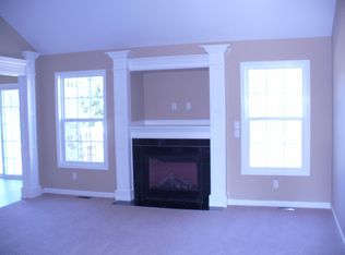 8909 Wooden Horse Dr, Louisville, KY 40229