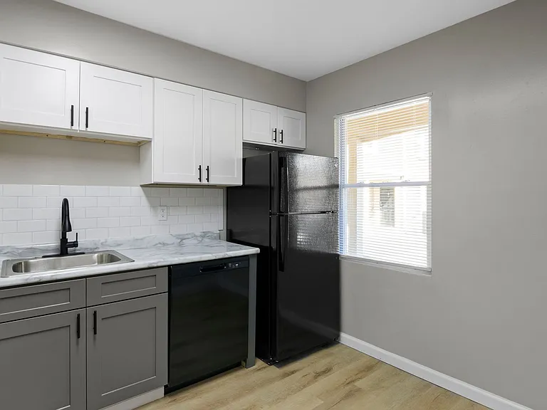 The Riverside Apartment Homes — Photo 2