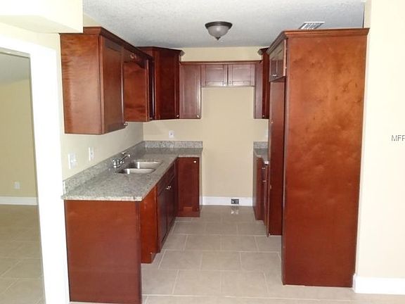 4th image of 6908 W Clifton St