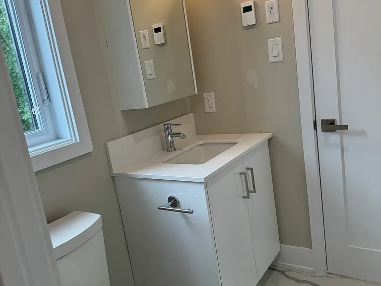 366 Winona Ave — Photo 7