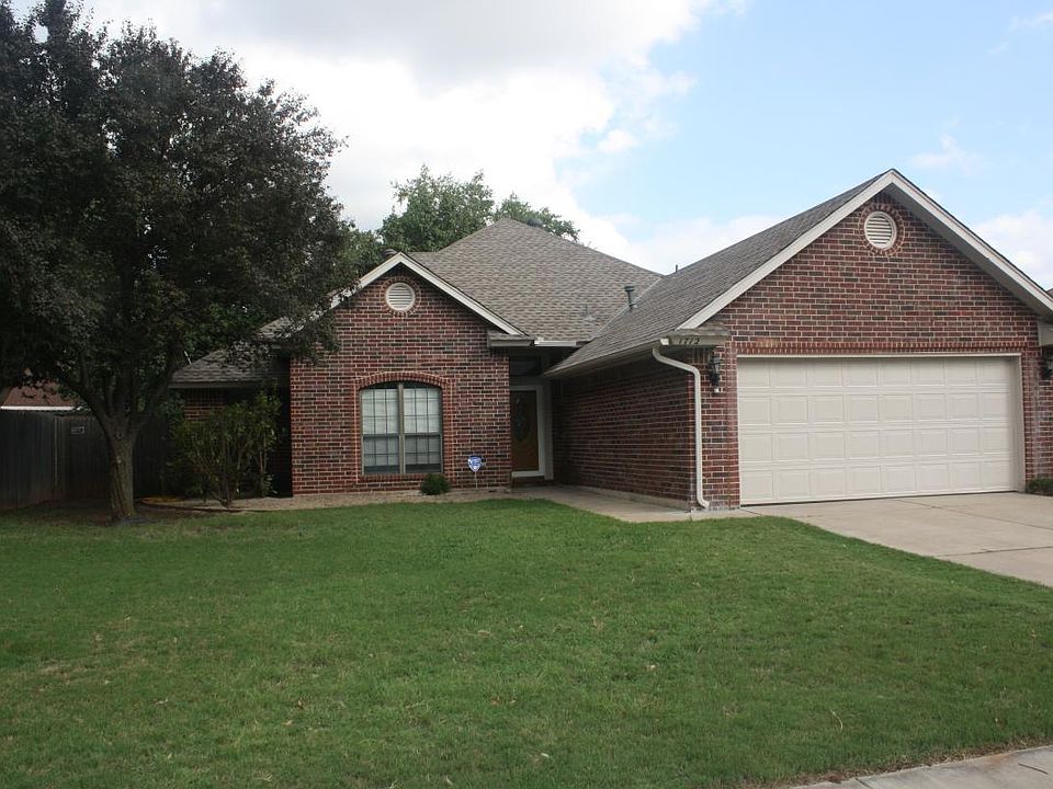 Front View Pebble Creek Great Neighborhood