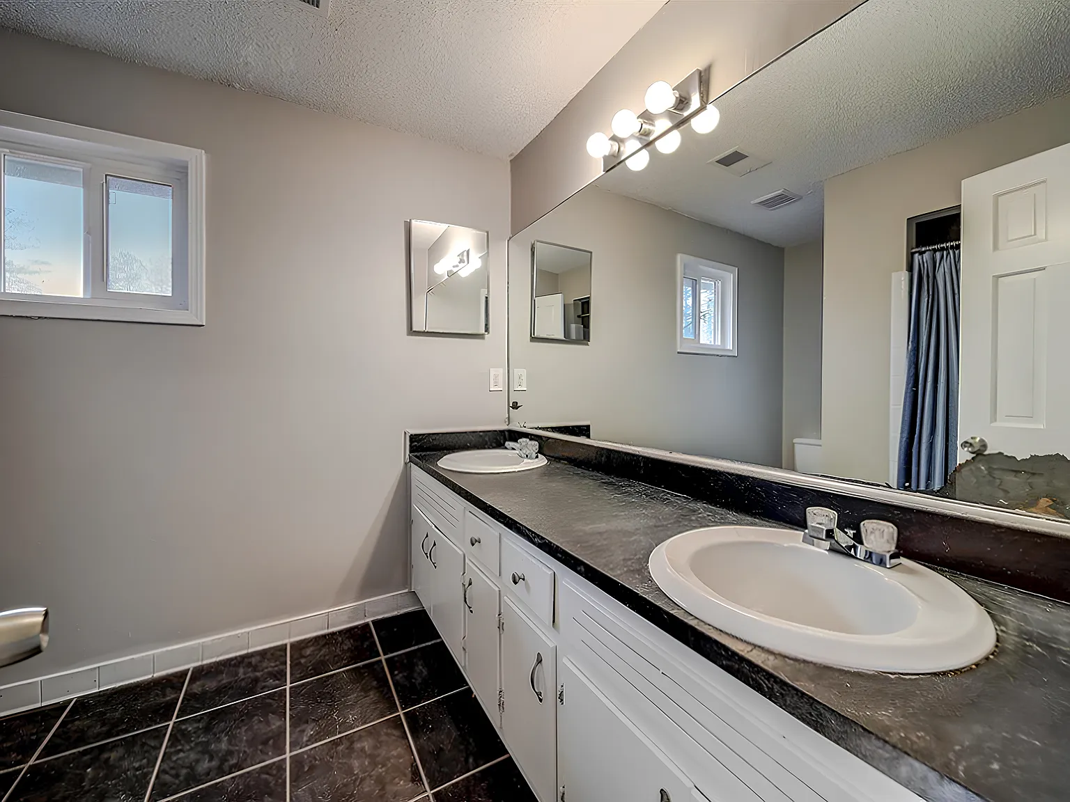 4 bed, 2.5 bath, 1835 sqft, $754 — Photo 4
