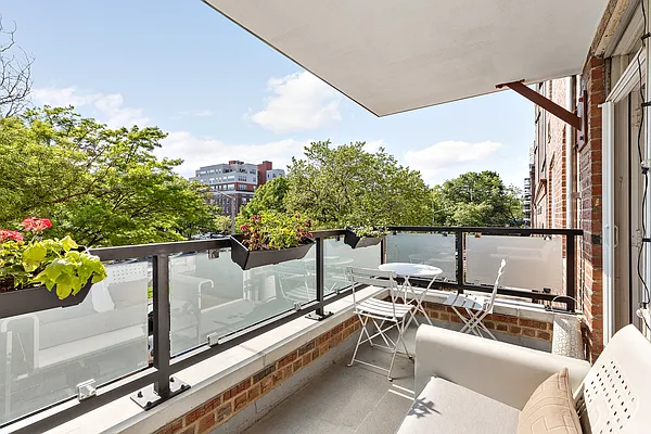 Sold by Douglas Elliman | media 22