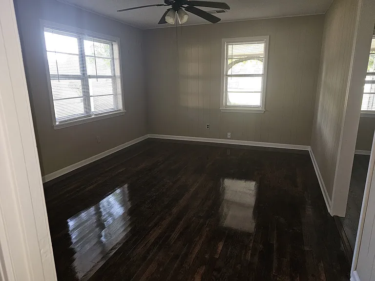 404 E Gilmore St — Photo 3