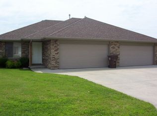 3726 W Brook Ct, Springfield, MO 65807