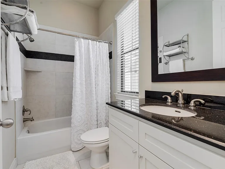 1716 Edwards St — Photo 32