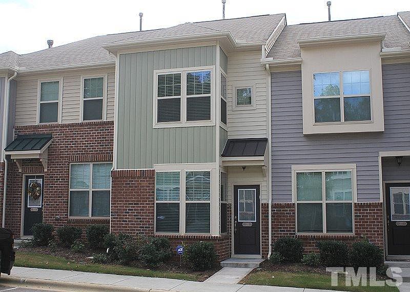 1st image of 215 Mount Evans Dr