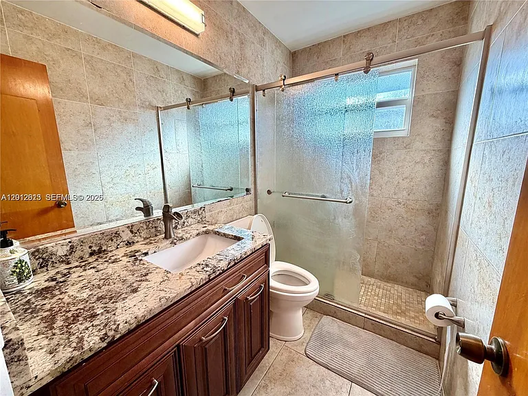 45 SE 14th St #1 — Photo 15