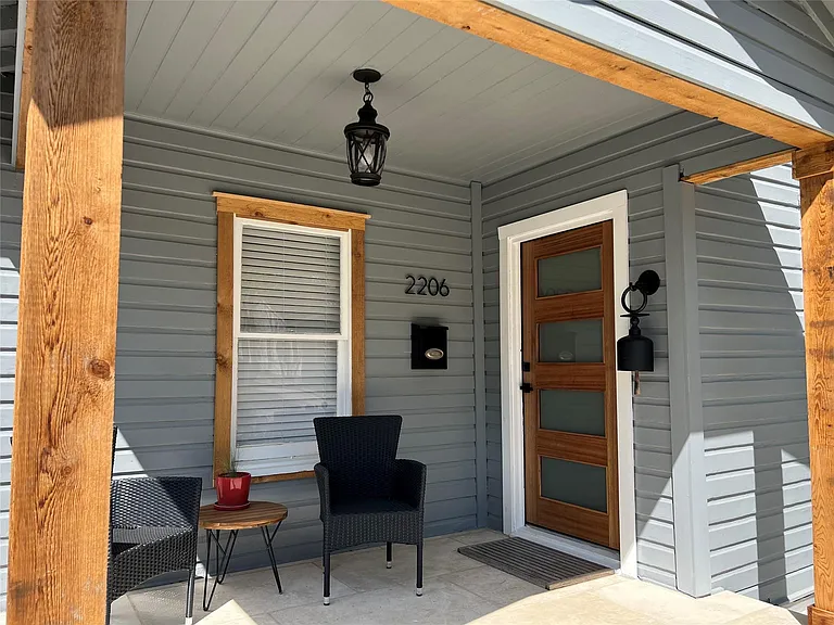 2206 Mountain View Rd — Photo 3
