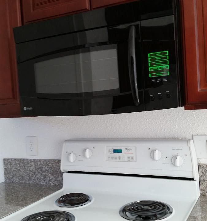 1st image of 861 SE 13th Ave APT 2