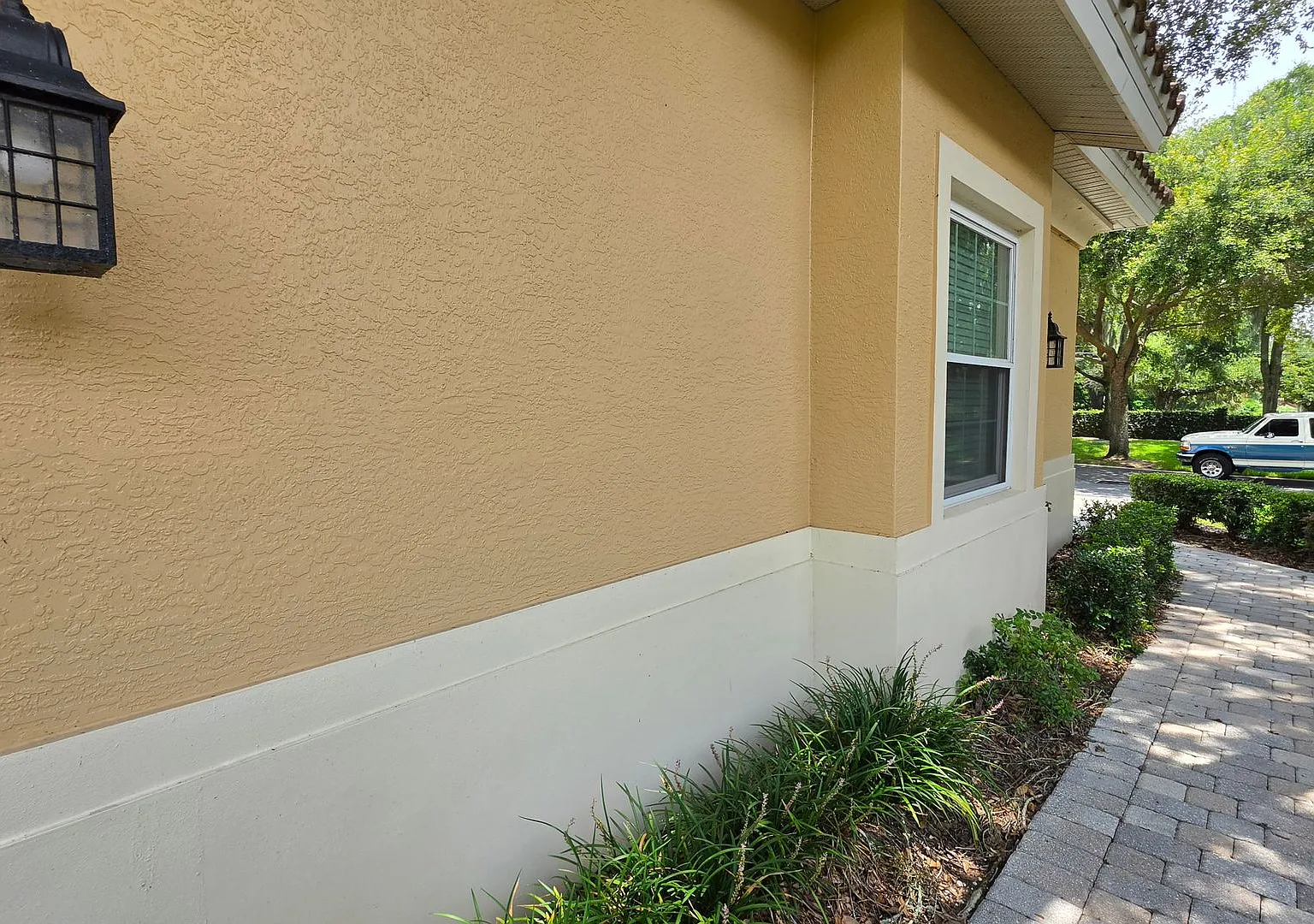 3 bedroom 3 bathroom 2 car garage townhome in Mission Inn. — Photo 2