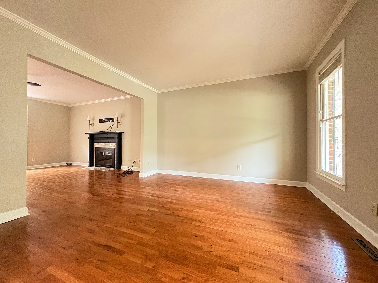 5 bed, 3.5 bath, 3398 sqft, $3,700 — Photo 3