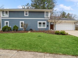 1048 Gracewood Dr, Libertyville, IL 60048