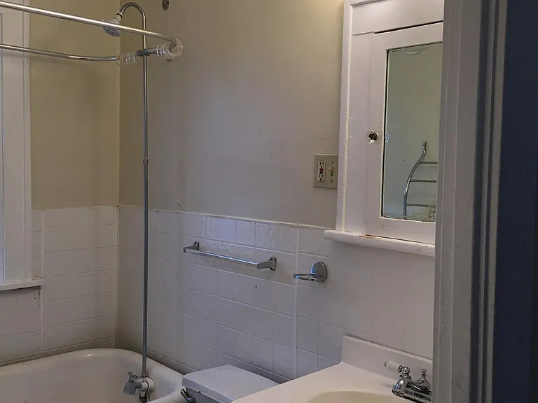 2050 Chesterland Ave #UP — Photo 11