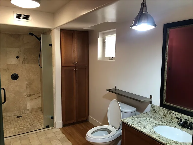 255 W 7th St #20 — Photo 7